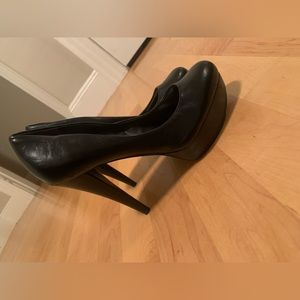 Guess pumps women’s size 7.5